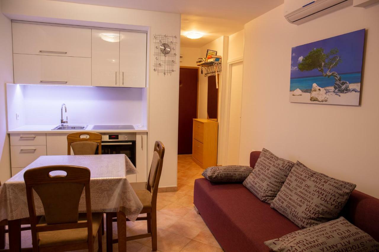 Lovely Apartment Near The Beach With A Sea View Πόρετς Εξωτερικό φωτογραφία